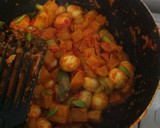 Foto langkah ke 5 dari resep Sambal Goreng Kentang dan Telur Puyuh.