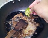 Foto langkah ke 1 dari resep Serundeng Kelam (Kelapa Ayam).