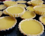 Foto langkah ke 8 dari resep Hong Kong Egg Tart.