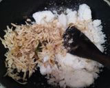 Foto langkah ke 2 dari resep Serundeng Kelam (Kelapa Ayam).