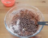 Foto langkah ke 4 dari resep Double Chocolate Banana Muffins.