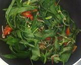 Foto langkah ke 3 dari resep Tumis Kangkung Toge.