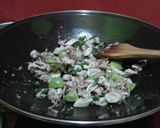 Foto langkah ke 2 dari resep Cumi Asin Buncis Mini.