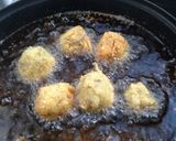 Foto langkah ke 5 dari resep Cheesy Tater Tots with breadcrumbs.