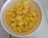 Foto langkah ke 1 dari resep Perkedel Kentang isi Keju.