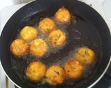 Foto langkah ke 5 dari resep Perkedel Kentang isi Keju.