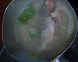 Foto langkah ke 4 dari resep bubur kentang dan udang + sup ikan kakap (13month).