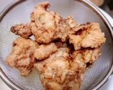 Foto langkah ke 5 dari resep Ayam Karage (Ayam goreng tepung ala Jepang).