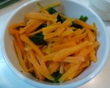 Foto langkah ke 2 dari resep Salad horenso dan wortel.