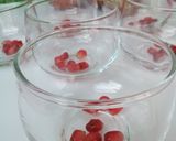 Foto langkah ke 2 dari resep Pomegranate & Lychee Pudding.