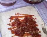 Foto langkah ke 8 dari resep Beef & Mushroom Home Made Pizza.