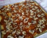 Foto langkah ke 9 dari resep Beef & Mushroom Home Made Pizza.