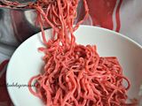 Mie homemade warna merah