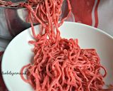 Foto langkah ke 4 dari resep Mie homemade warna merah.