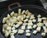 Foto langkah ke 3 dari resep Homemade Croutons.