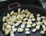 Foto langkah ke 3 dari resep Homemade Croutons.