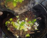 Foto langkah ke 6 dari resep Tumis Ikan Asin Pedas.