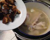 Foto langkah ke 8 dari resep Hu Pio Soup (Fish Belly Soup) Masakan Khas Imlek.