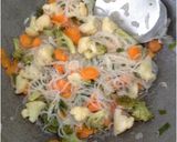 Foto langkah ke 3 dari resep Bihun Sayur Ceria.