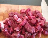 Foto langkah ke 1 dari resep Sapi Kelapa Tabur Bawang .