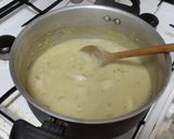 Foto langkah ke 4 dari resep Simple Seafood Chowder.