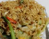 Foto langkah ke 4 dari resep mie goreng capcay.