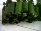 Lontong Isi Wortel dan Ayam