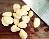 Foto langkah ke 2 dari resep Minyak Bawang Putih Serba Guna.