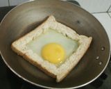Foto langkah ke 3 dari resep buat sarapan 3 menit: roti telor.