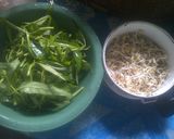 Foto langkah ke 1 dari resep Cah Kangkung Tauge Istimewa.