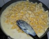 Foto langkah ke 7 dari resep Farfalle Chicken Carbonara.