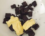 Foto langkah ke 4 dari resep Extremely Easy Chocolate Lava Cake.