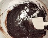 Foto langkah ke 6 dari resep Extremely Easy Chocolate Lava Cake.