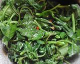Foto langkah ke 2 dari resep Tumis Bayam Praktis.