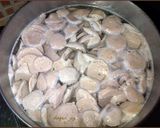 Foto langkah ke 1 dari resep TUMIS BAKSO Cabe Hijau nan simpel.