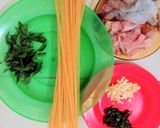 Foto langkah ke 1 dari resep Spaghetti Aglio Olio Simple.