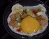 Foto langkah ke 4 dari resep Telur ceplok isi.