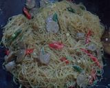 Foto langkah ke 6 dari resep Soun Goreng Bakso Sapi Lezat.