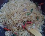 Foto langkah ke 5 dari resep Soun Goreng Bakso Sapi Lezat.