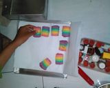 Foto langkah ke 5 dari resep mini rainbow roll cake.