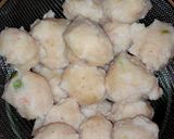 Foto langkah ke 4 dari resep Bola Udang Balut Roti bonus Bakso .