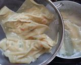 Foto langkah ke 6 dari resep Sup Pangsit Rebus Isi Tahu & Sayur.