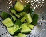 Foto del paso 2 de la receta: Pepinos con cebollinos y ajonjolí