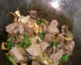 Foto langkah ke 3 dari resep Tumis pakis pedas.