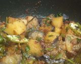 A picture of step 4 of Aloo baingan.