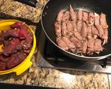 Hình bước làm 2 của món Beef with wine sauce