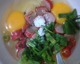 Foto langkah ke 1 dari resep 10. Dadar Telur Sosis.