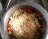 A picture of step 4 of Veg cooker pulao.