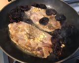 Une image de l'étape 5 de Cotes de porc crème et pruneaux.