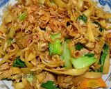 Foto langkah ke 6 dari resep Kwetiau goreng.